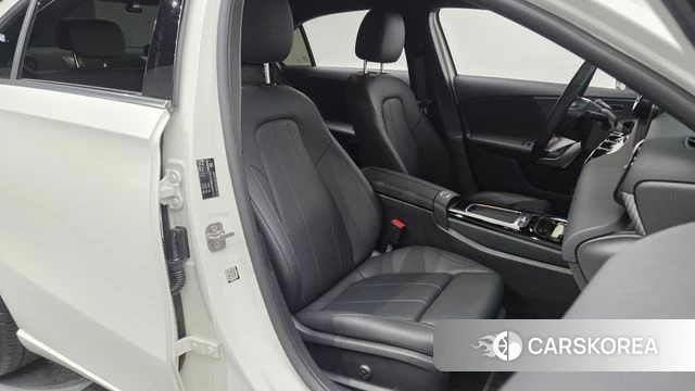 Mercedes-Benz A-Class W177 2024 Белый из Кореи, фото 3