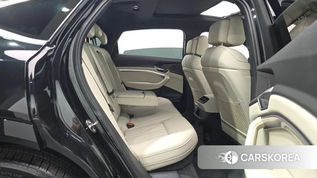 Audi e-Tron 2021 Черный из Кореи, фото 3