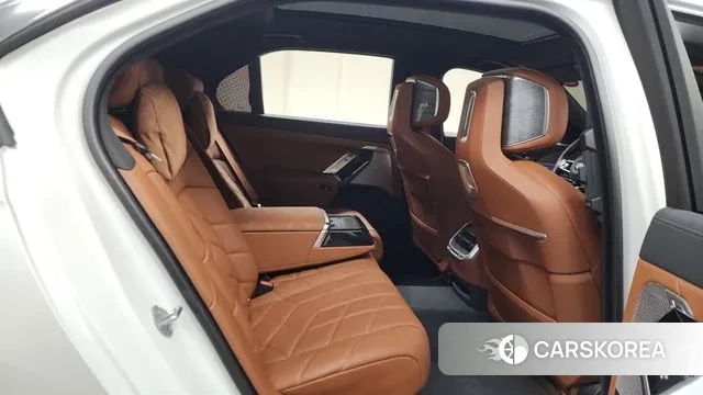 BMW 7 Series (G70) 2024 Белый из Кореи, фото 3