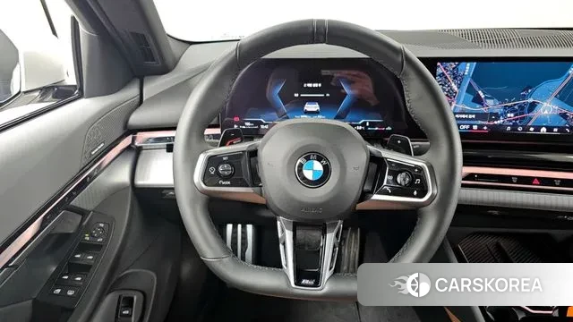 BMW 5 Series (G60) 2023 Белый из Кореи, фото 3