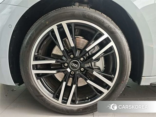 Audi A5L 2026 Серебристо-серый из Китая, фото 3
