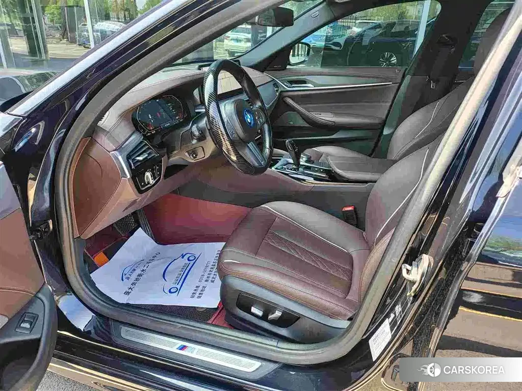 BMW 5 series 2023 Черный из Китая, фото 3