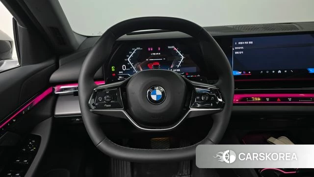 BMW 5 Series (G60) 2025 Серый из Кореи, фото 3