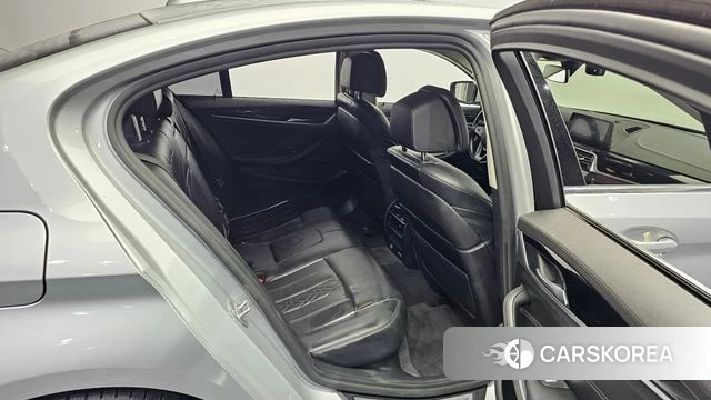 BMW 5 Series (G30) 2020 Серебряный из Кореи, фото 3