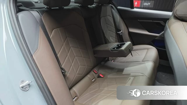 BMW 5 Series (G60) 2025 Светло-серебряный цвет из Кореи, фото 3