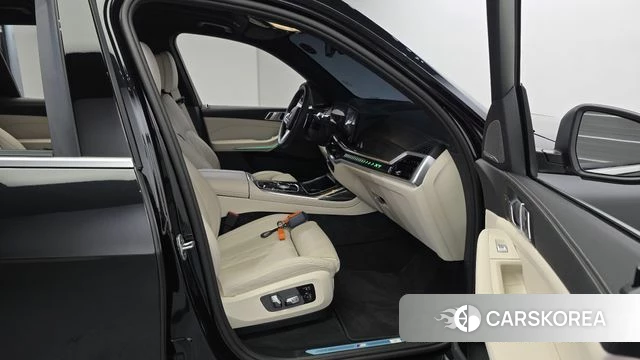 BMW X7 (G07) 2025 Черный из Кореи, фото 3