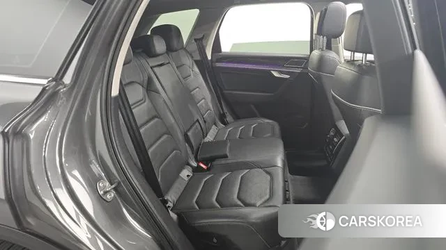 Volkswagen Touareg 3rd generation 2021 Серый из Кореи, фото 3