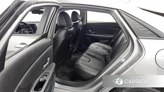 Hyundai Avante Hybrid (CN7) 2021 Серебристо-серый из Кореи, фото 3