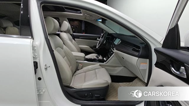 Kia K7 Premier Hybrid 2019 Белый из Кореи, фото 3