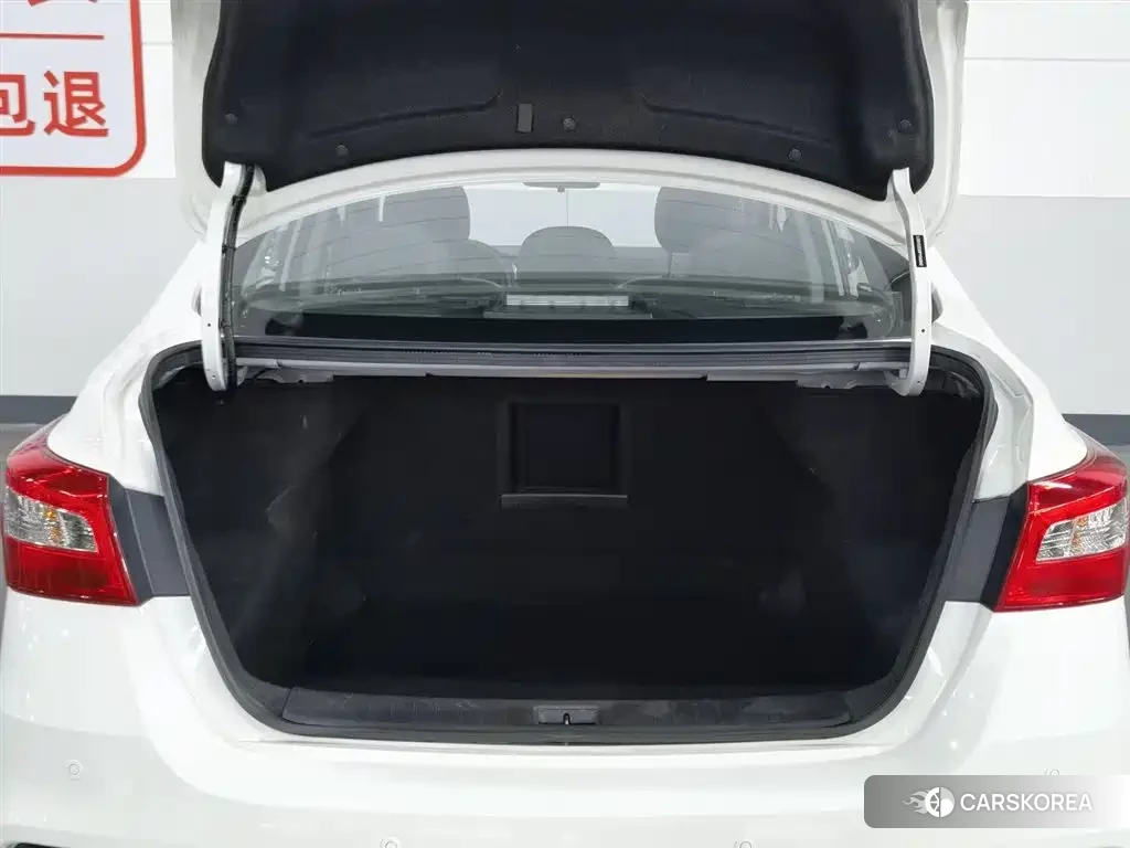 Nissan Sylphy 2023 Белый из Китая, фото 3