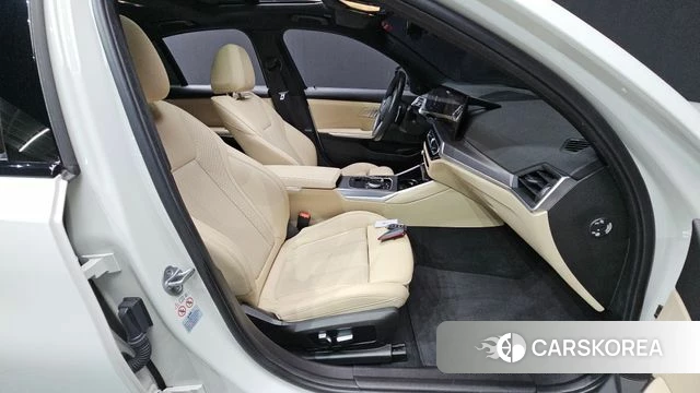 BMW 3 Series (G20) 2023 Белый из Кореи, фото 3