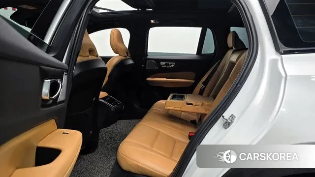 Volvo V60 Cross-Country 2nd Generation 2019 Белый из Кореи, фото 3