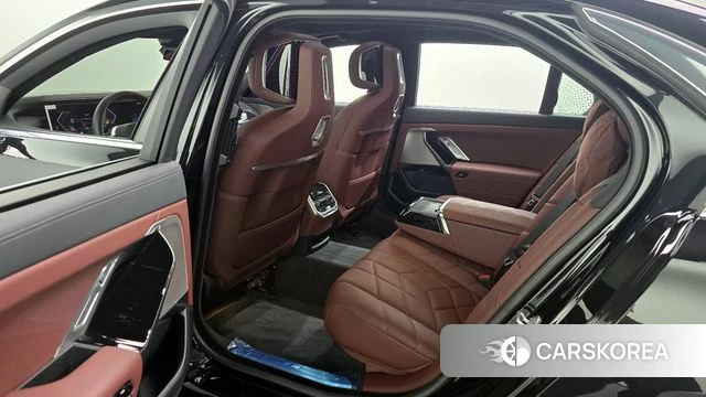 BMW 7 Series (G70) 2024 Черный из Кореи, фото 3