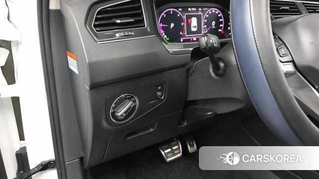 Volkswagen Tiguan second Generation 2024 Белый из Кореи, фото 3