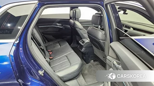 Audi e-Tron 2021 Синий из Кореи, фото 3