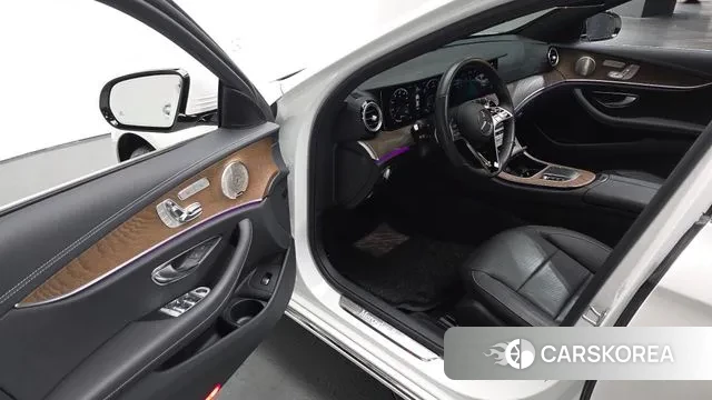Mercedes-Benz E-Class W213 2022 Белый из Кореи, фото 3