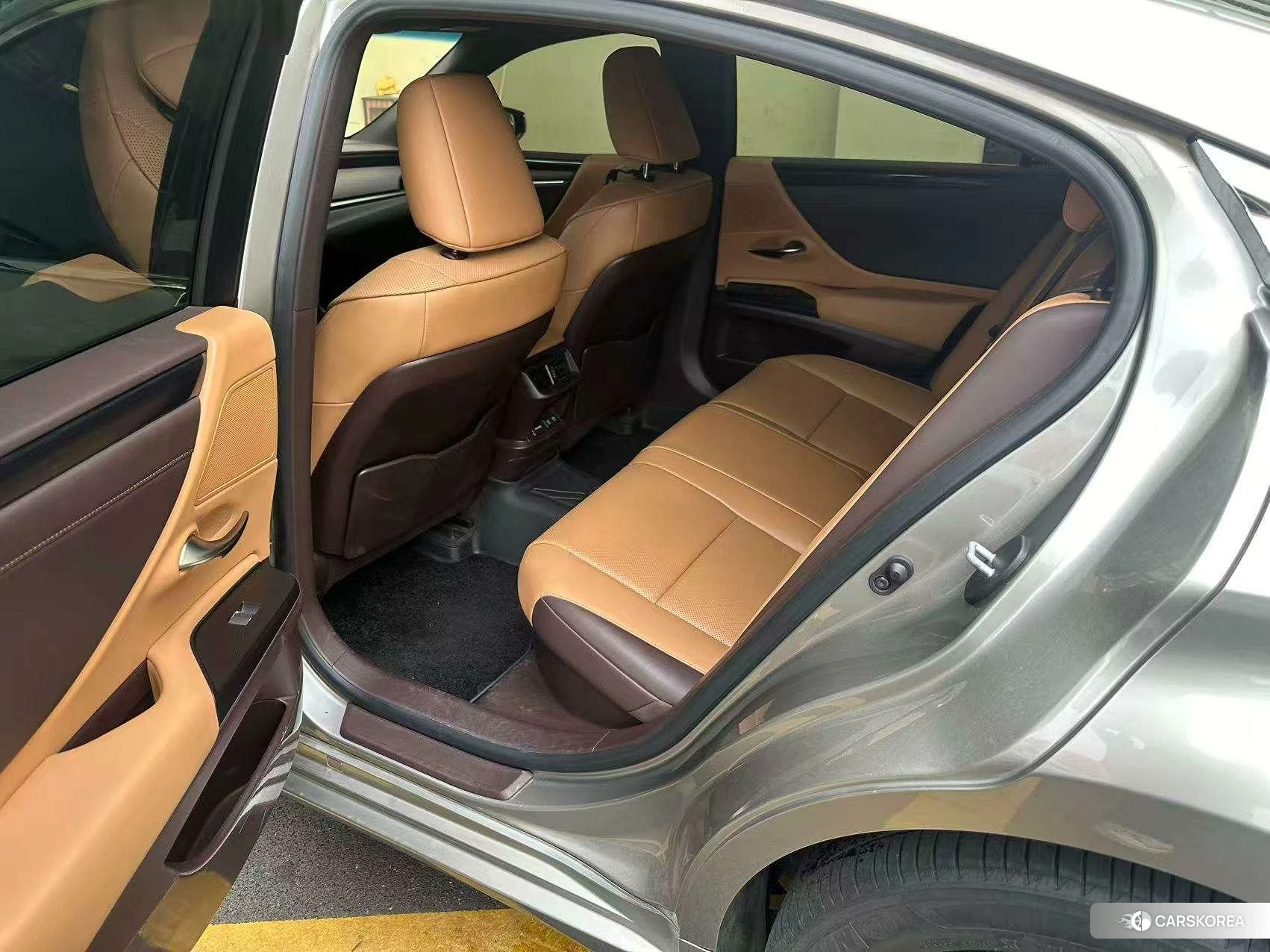 Lexus ES 2021 Серебристо-серый из Китая, фото 3