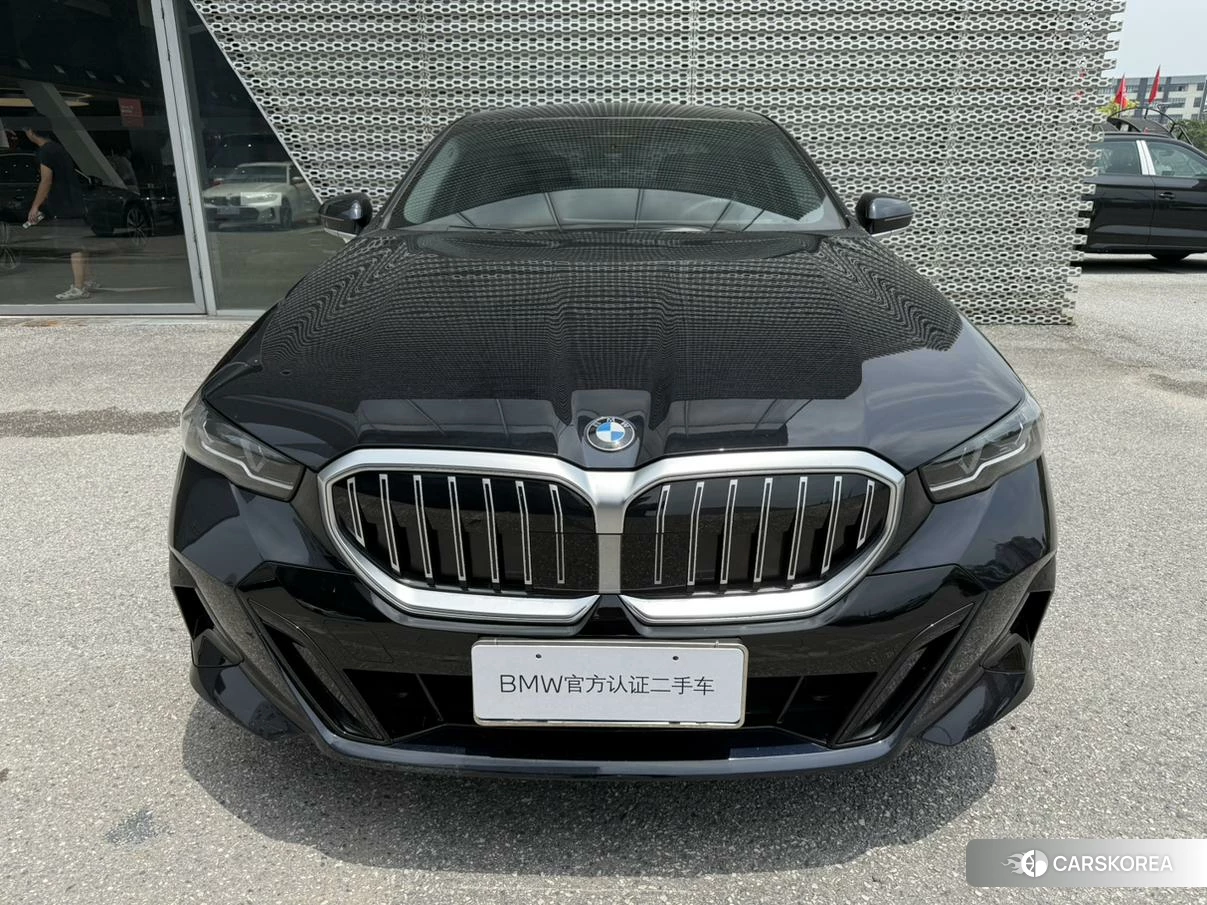 BMW 5 series 2024 Черный из Китая, фото 3