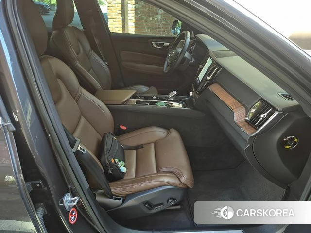 Volvo XC60 second Generation 2023 Серый из Кореи, фото 3