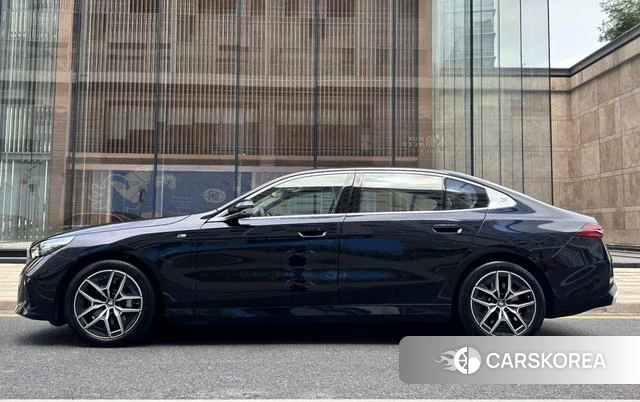 BMW i5 2025 Черный из Китая, фото 3