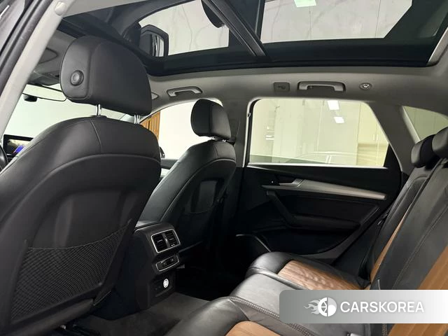 Audi Q5L 2021 Черный из Китая, фото 3