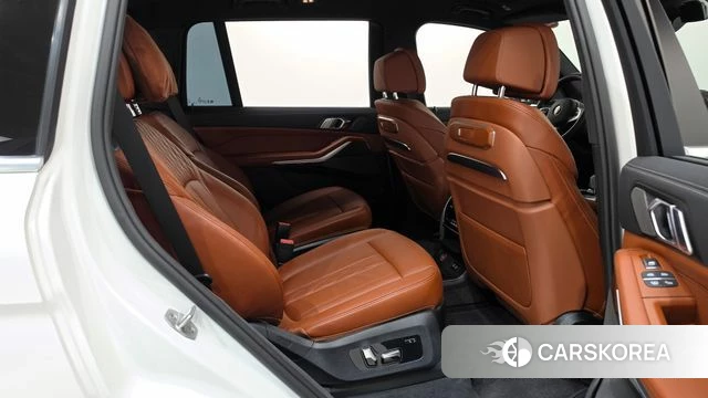 BMW X7 (G07) 2025 Белый из Кореи, фото 3