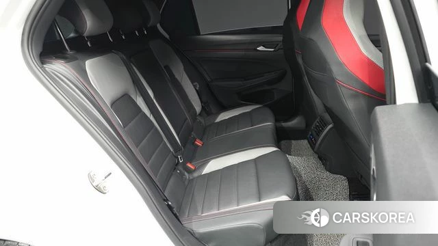 Volkswagen Golf 8th Generation 2024 Белый из Кореи, фото 3