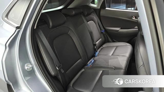 Hyundai Kona 2018 Светло-серебряный цвет из Кореи, фото 3