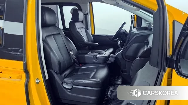 Hyundai Staria 2021 Желтый из Кореи, фото 3