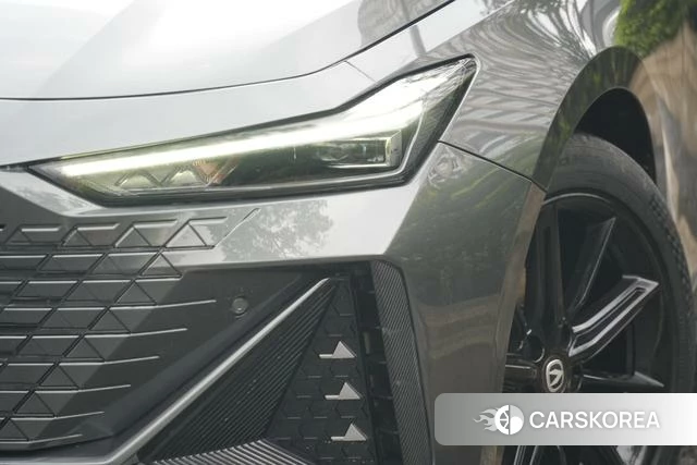 Chang'an UNI-V 2023 Серебристо-серый из Китая, фото 3