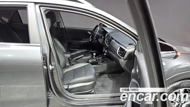 Kia Stonic 2018 Серый из Кореи, фото 3