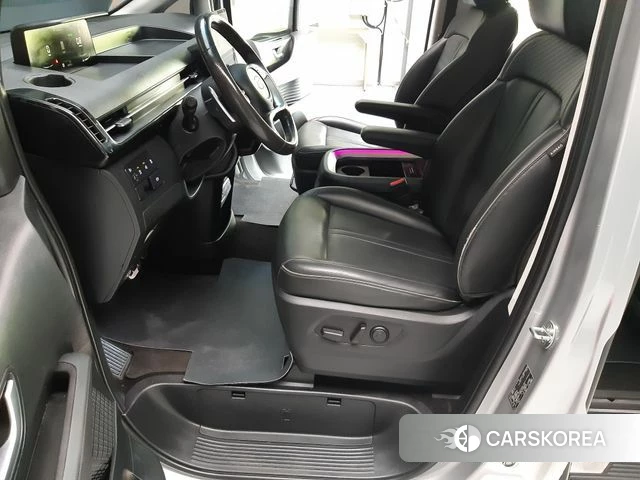 Hyundai Staria 2021 Серебристо-серый из Кореи, фото 3