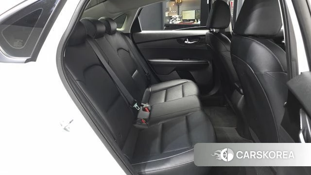 Kia The New K3 2nd generation 2023 Белый из Кореи, фото 3