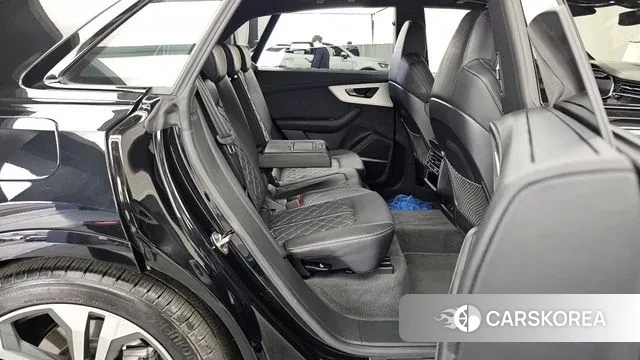 Audi Q8 (4M) 2023 Черный из Кореи, фото 3