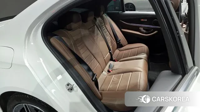 Mercedes-Benz E-Class W213 2023 Белый из Кореи, фото 3