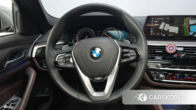 BMW 5 Series (G30) 2018 Серебристо-серый из Кореи, фото 3