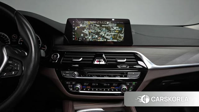 BMW 5 Series (G30) 2018 Серебристо-серый из Кореи, фото 3