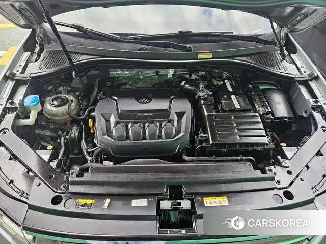 Volkswagen Tiguan Allspace 2022 Серебристо-серый из Кореи, фото 3