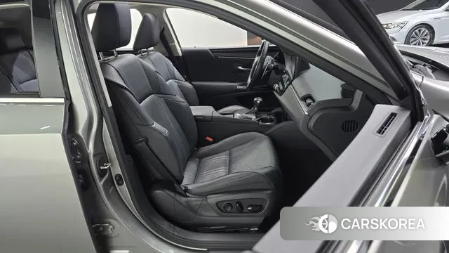 Lexus ES300h 7th generation 2023 Серый из Кореи, фото 3