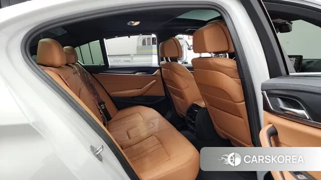 BMW 5 Series (G30) 2023 Белый из Кореи, фото 3