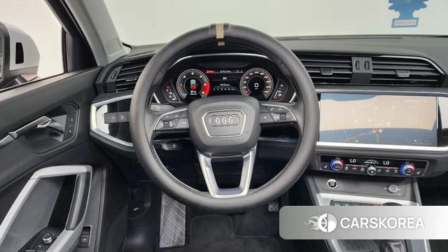 Audi Q3 (F3) 2023 Белый из Кореи, фото 3