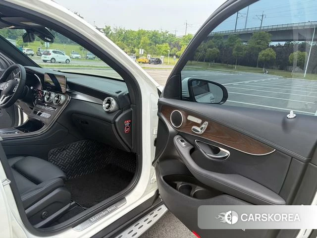 Mercedes-Benz GLC 2022 Белый из Китая, фото 3