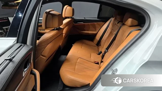 BMW 5 Series (G30) 2023 Белый из Кореи, фото 3