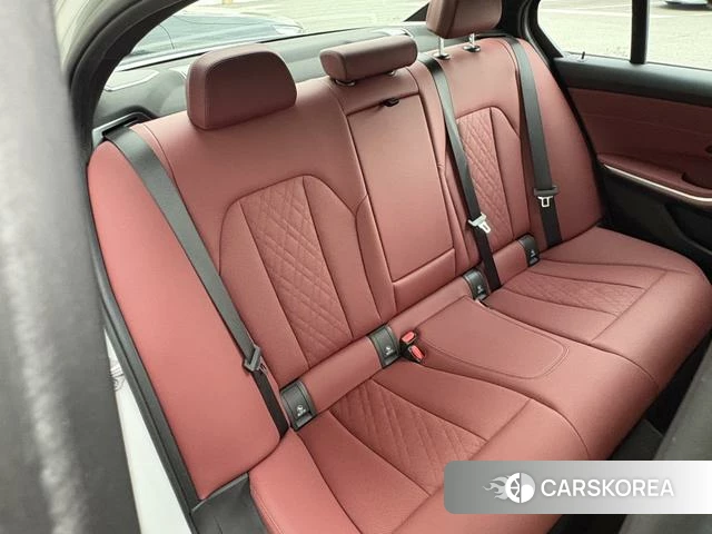 BMW 3 series 2025 Белый из Китая, фото 3