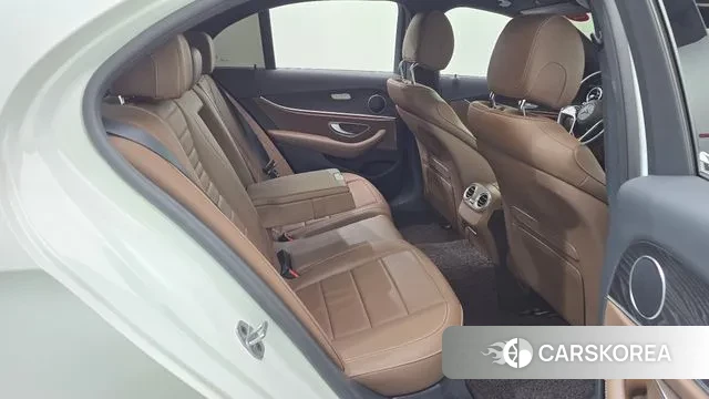 Mercedes-Benz E-Class W213 2022 Белый из Кореи, фото 3