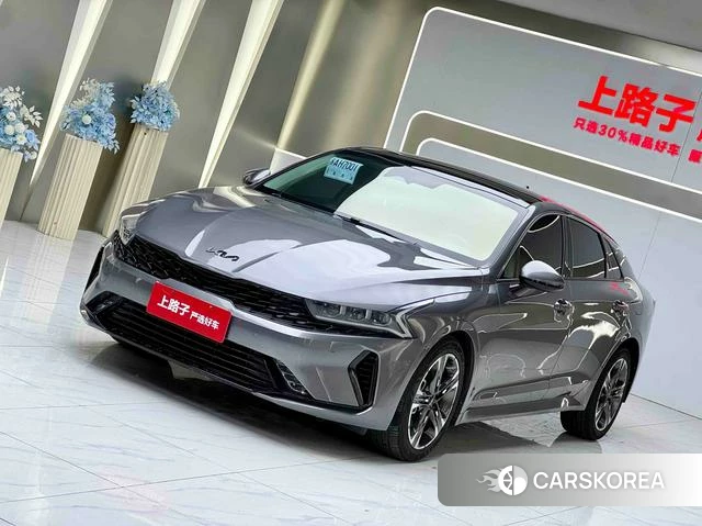 Kia K5 2023 Серебристо-серый из Китая, фото 3