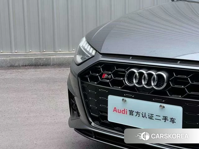 Audi S4 2021 Темно-серый из Китая, фото 3
