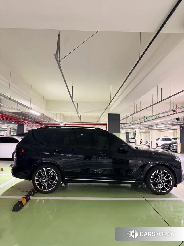 BMW X7 (G07) 2025 Черный из Кореи, фото 3