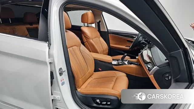 BMW 5 Series (G30) 2022 Белый из Кореи, фото 3