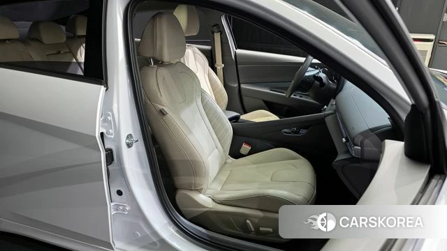 Hyundai The New Avante (CN7) 2024 Белый из Кореи, фото 3